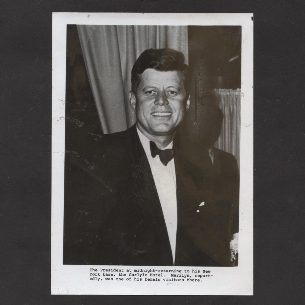 VINTAGE 1961 UPI PRESS PHOTO OF PRESIDENT JOHN F KENNEDY  6.5 X 8 INCHES